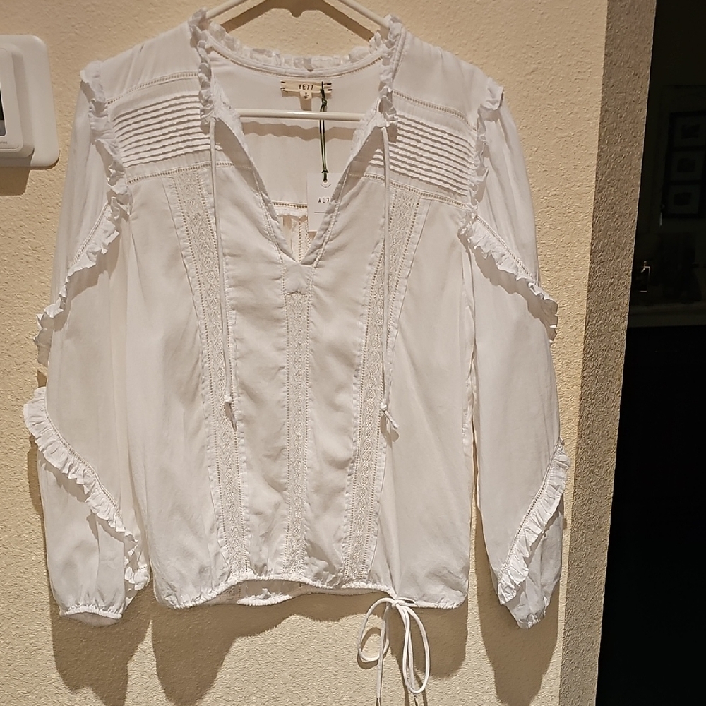 American Eagle Outfitters White Ruffled Tie Front Long Sleeve Blouse
